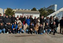 El Club Deportivo JM Serna Seguros visita Vinícola de Tomelloso tras su sesión de entrenamientos