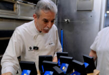 Marquinetti vuelve a sorprender: regala ocho lingotes de oro en sus pizzas por Reyes