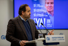 Núñez avanza un centenar de mesas de firmas en toda la región para exigir a Sánchez que abandone su tacticismo con las pensiones, el transporte y las ayudas para la DANA