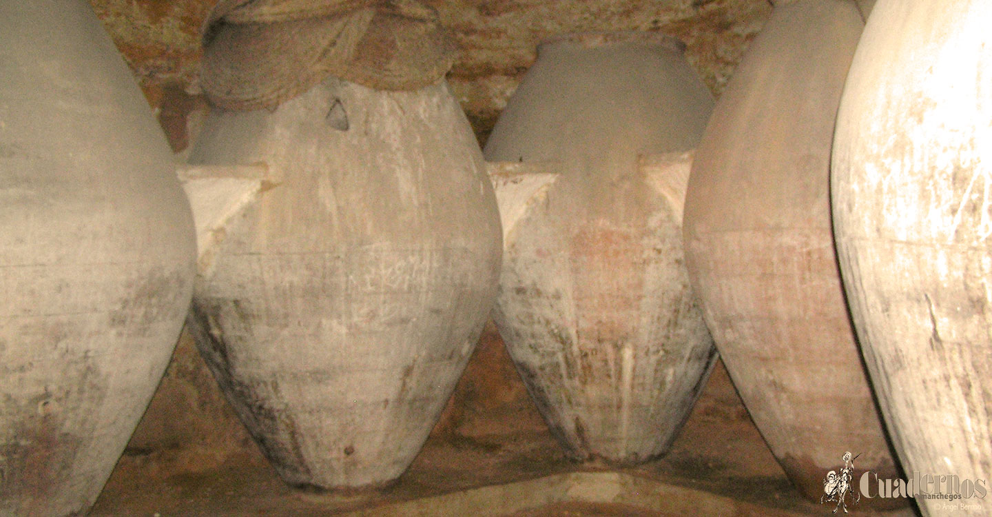 Los tomelloseros sabían dónde cavar y dónde ir ampliando el hueco que posteriormente se convertiría en el espacio para poder permitir la ubicación de las tinajas