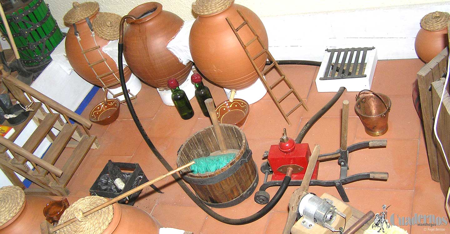 Útiles en las cuevas de Tomelloso