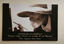 La exposición «Antonio López Torres: la mirada de La Mancha» en los pasillos del Eladio Cabañero