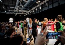 Más de 80 modelos ciegos y sordociegos desfilan en Madrid Joya 2025