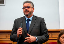 Moreno denuncia la situación del Hospital de Albacete con la saturación de urgencias, hacinamiento de pacientes o suspensión de operaciones