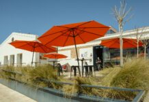 El Mercado de Abastos estrena terraza de verano