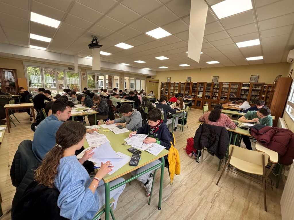 Alumnado del IES Fco García Pavón participaron en un gran reto como es el Concurso Internacional "Canguro Matemático"