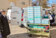 En servicio dos nuevos vehículos para mejorar el programa de Comida sobre Ruedas en Tomelloso