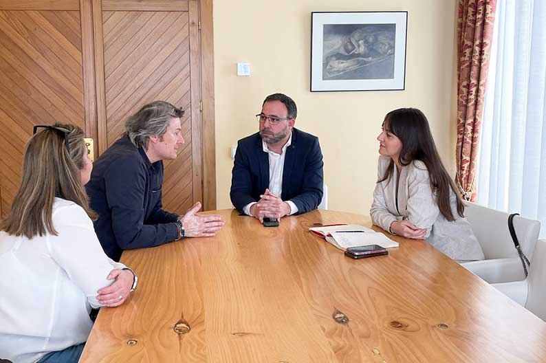 El alcalde de Tomelloso, Javier Navarro y los empresarios perfilan el nuevo convenio de colaboración