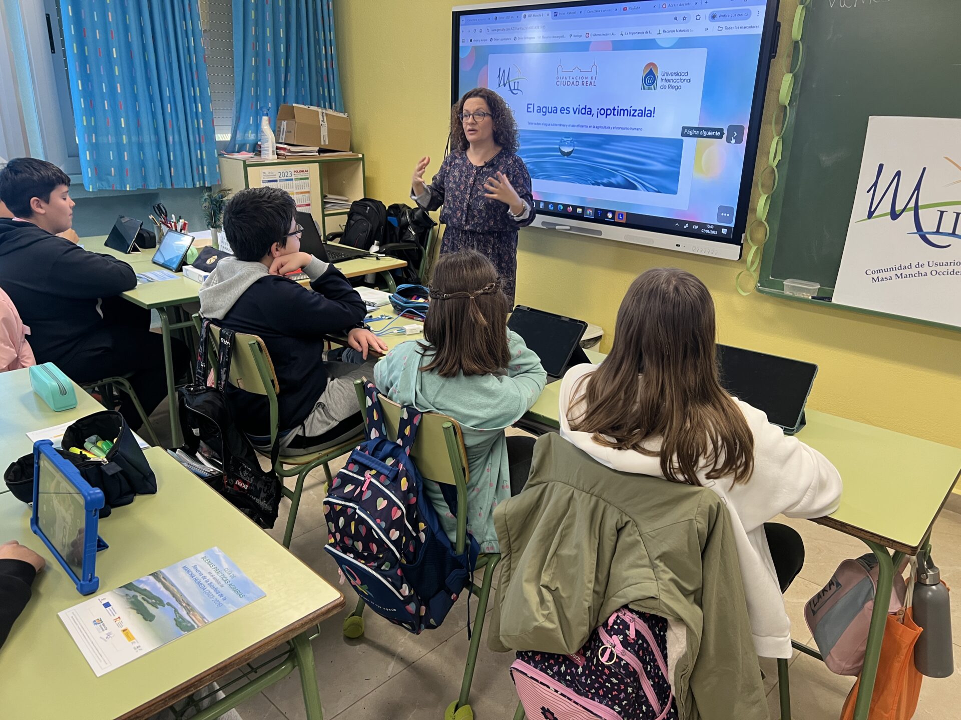 La Comunidad de Usuarios de Aguas Subterráneas Mancha Occidental II detalla la importancia del riego eficiente a escolares de La Mancha