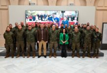 Efectivos del Batallón de Helicópteros de Ataque de Almagro visita la exposición sobre el reinado de Felipe VI en la Diputación Provincial de Ciudad Real