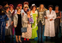 Mayores y Cía dan el pistoletazo de salida al Carnaval 2025 de Argamasilla de Alba con humor, alegría y tradición