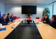 Núñez destaca el compromiso de Europa con el campo de Castilla-La Mancha tras su reunión con el comisario Hansen que era “urgente y no podía esperar a mayo”