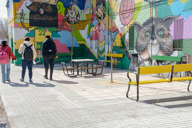 Una pequeña intervención da forma a una zona estancial en el pabellón San José de Tomelloso