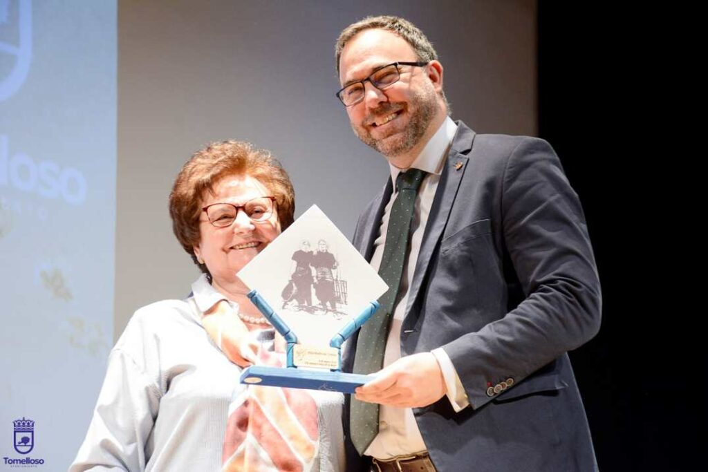 trabajadoras ies eladio reciben premio terreras 15