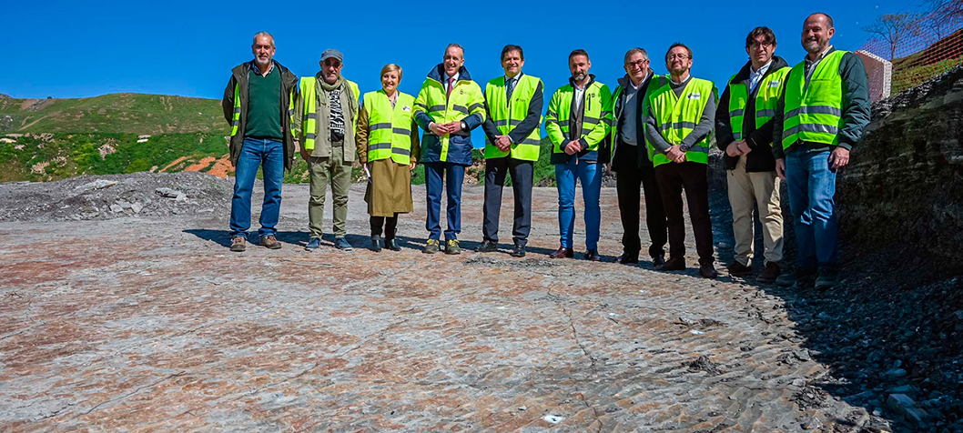 Valverde celebra el “hito histórico” que supuso el reconocimiento del “Geoparque Volcanes de Calatrava. Ciudad Real” por la UNESCO hace un año visitando el monumento natural del carbonífero en Puertollano