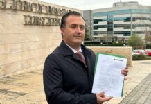 David Moreno registra una carta dirigida al consejero de Sanidad pidiendo su dimisión