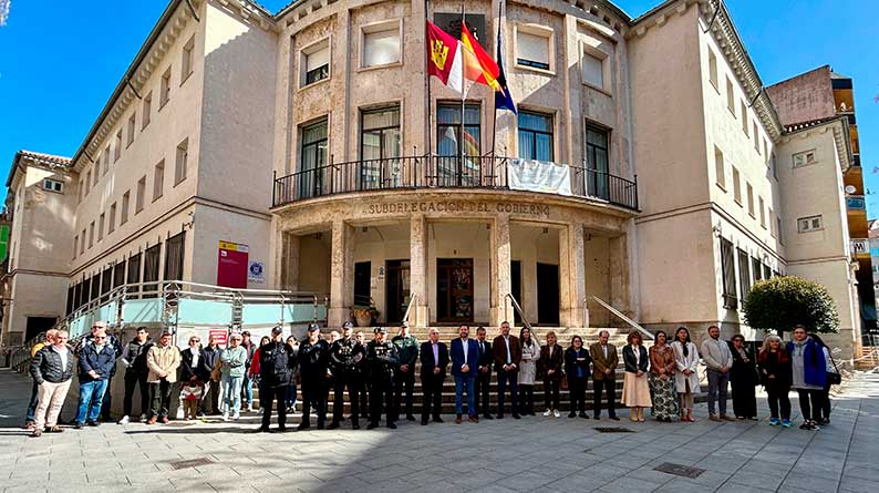 La Subdelegación del Gobierno en Ciudad Real guarda un minuto de silencio por el asesinato machista de Josefa en Ourense