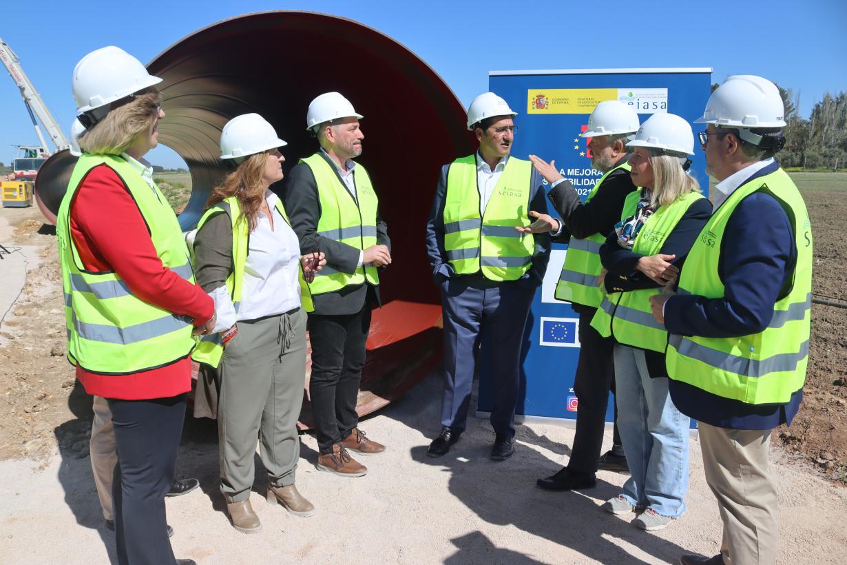 Caballero y García visitan las obras de modernización de la Comunidad de Regantes del Pantano Estrecho de Peñarroya