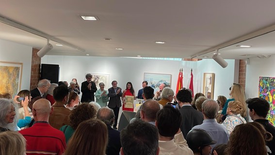Carmen Belén Serrano recibe la medalla de oro por su obra “Todo” a la escultura más vanguardista de Madrid