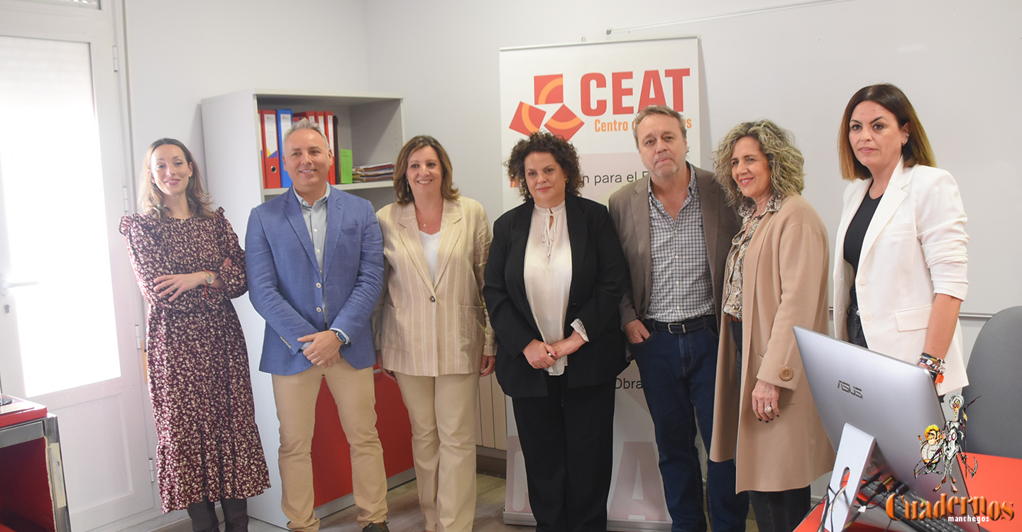 Patricia Franco valora el tesón y el trabajo del Centro de Estudios CEAT, en su 25 aniversarioEl director del mismo, Jaime Cano, ha dado conocer las jornadas y y los actos que podrán ser conocidos a través de las redes sociales. “Es todo un placer dar el pistoletazo de salida hoy a esta inauguración con la presencia de un amigo como es Paco Nadal y de Patricia Franco”. Cano ha informado que hoy se grabará un podcast con la consejera llamado “Café con CEAT” y donde también en otros actos participarán distintas personas, empresas relacionadas con la formación “siempre con el fin de mejorar la formación para la inserción laboral” Patricia Franco, ha agradecido a CEAT su invitación para conocer sus instalaciones, un centro explica que, “junto con otros 390 centros de formación profesional en el ámbito laboral trabajan para mejorar la vida de la gente respecto a la formación y cualificación. No todos los centros tienen la suerte de tener 25 años a sus espaldas en unos tiempos donde la FP ha sido cambiante y donde ahora hay un nuevo escenario con un cambio normativo tanto en la ley de como en el reglamento” Formación Dual muy intrínseca en CEAT El centro dirigido por Jaime aglutina a cientos de personas que reciben formación donde actualmente explica Patricia Franco, se expiden 8900 certificados de profesionalidad. Se está trabajando mucho en los programas duales y en estos últimos cuatro años “hemos invertido más de 98 millones de euros en 5800 personas con este tipo de formación relacionado con las nuevas oportunidades en el ámbito de la economía más sostenible, de la digitalización y estamos también incidiendo en poder recualificar a las personas con mayor edad Beneficios para la inserción laboral La consejera, ha destacado que el objetivo de los programas es la inserción laboral y que siempre tienen un requisito: “el 30% de las personas tienen que ser contratadas a posteriori, de esta forma, “según nuestros análisis en el año 2022 hemos visto que se ha conseguido la inserción laboral del 45%, quince puntos por encima de los compromisos y objetivos del Gobierno de Castilla-La Mancha. Llamamiento al tejido empresarial También ha destacado la necesidad para que las empresas encuentren en los centros de formación, la oportunidad que ellos mismos detectan para seguir formando a personas en sectores como la economía circular, las energías renovables, la economía verde y en otros oficios más tradicionales. “La provincia de ciudad real es la que actualmente se están registrando el mayor número de viajeros alojados en turismo rural de toda España, con un 62% de crecimiento actual y Ciudad Real también es la segunda provincia con un mayor número de pernoctaciones en alojamientos rurales” Paco Nadal, no ha querido perderse este aniversario ya que conoce desde hace mucho tiempo a Jaime y a Patricia. Experto en turismo y amante de Castilla-La Mancha, ha destacado que “aguantar 25 años es todo un éxito”. Ha destacado la importancia de la formación en turismo y más en un país como España y ha recalcado que la región tiene que ir fomentando este sector siempre bajo los criterios de calidad y precio.