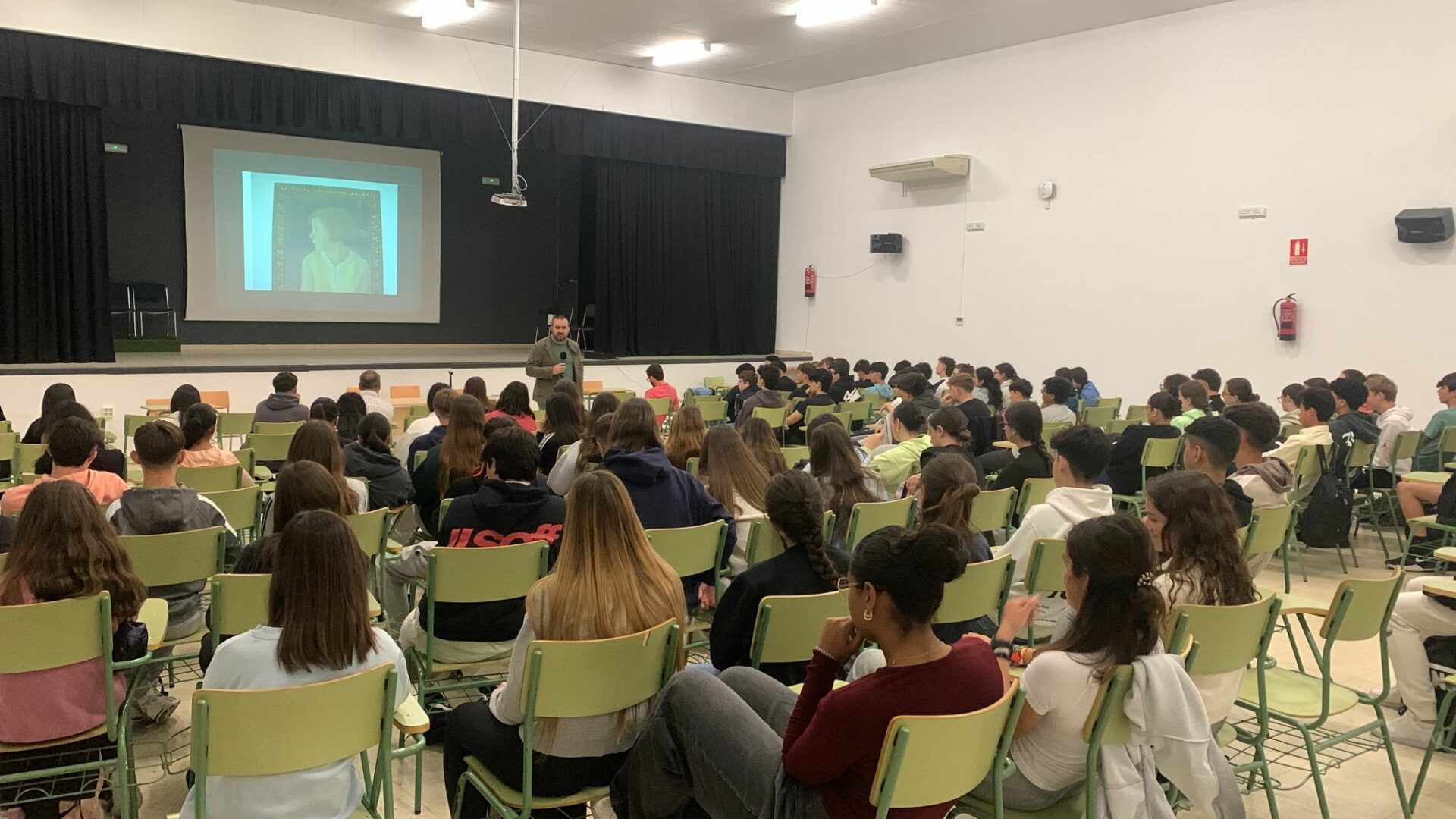 Jugosa charla de Santiago Arroyo sobre la figura de Francisco Martínez Ramírez, 