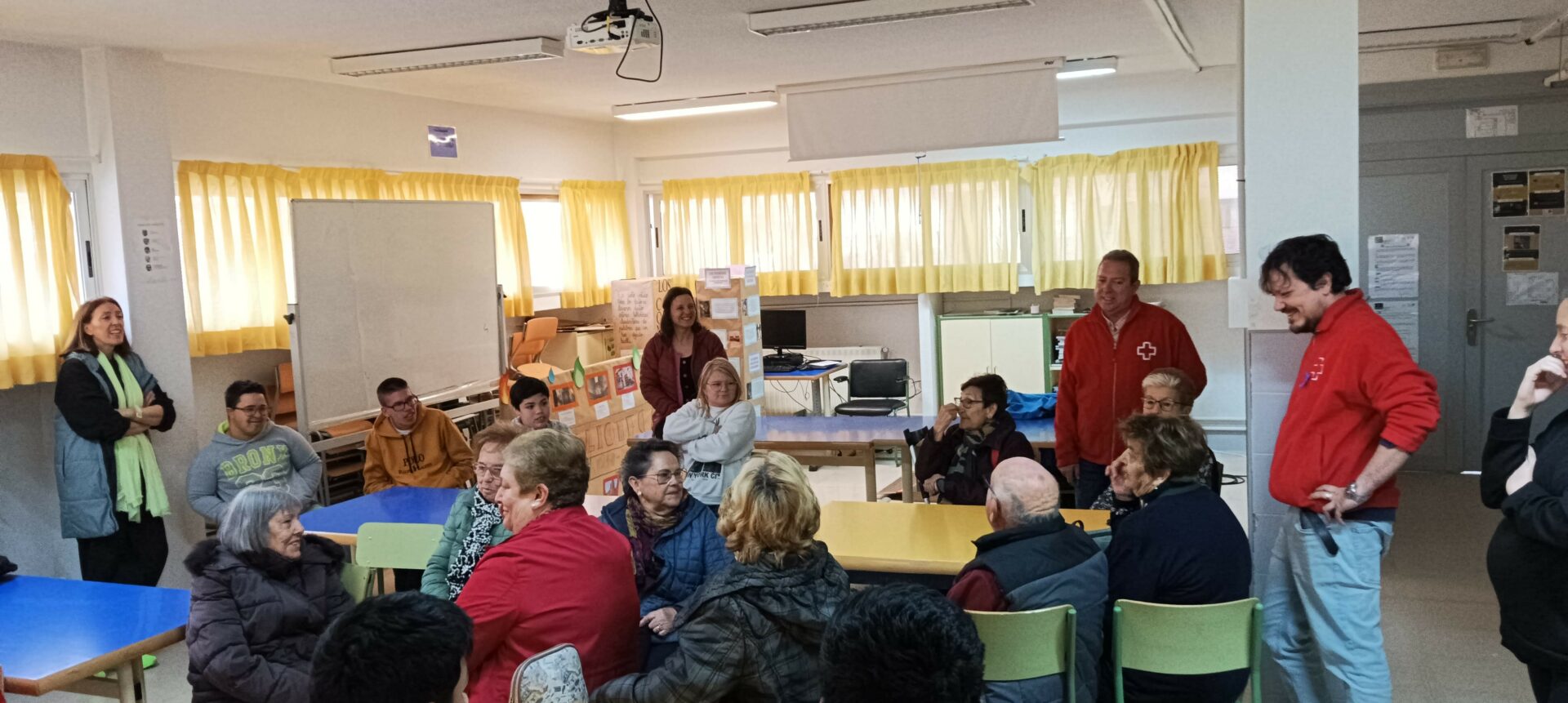 Cruz Roja impulsa la participación social de las personas mayores a través de encuentros con jóvenes en Iniesta 