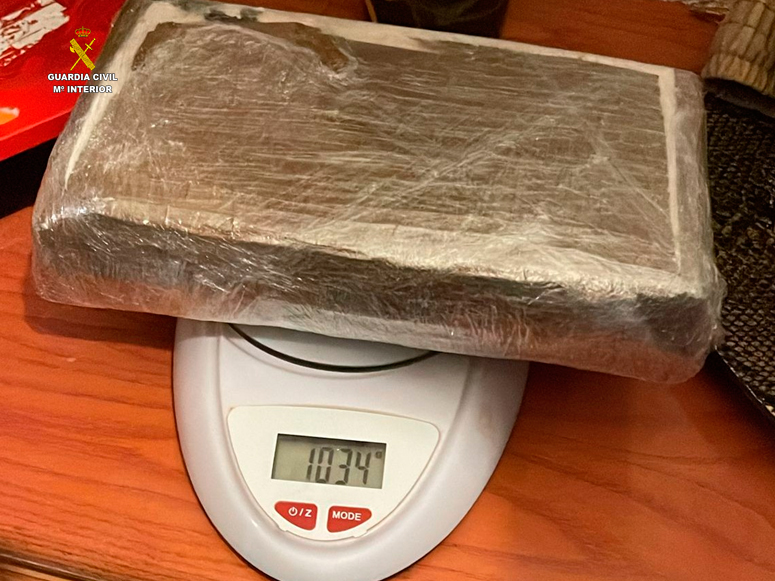 La Guardia Civil desarticula una organización criminal que operaba en varias provincias dedicada al tráfico de drogas 4 detencionpersonasdrogas 5