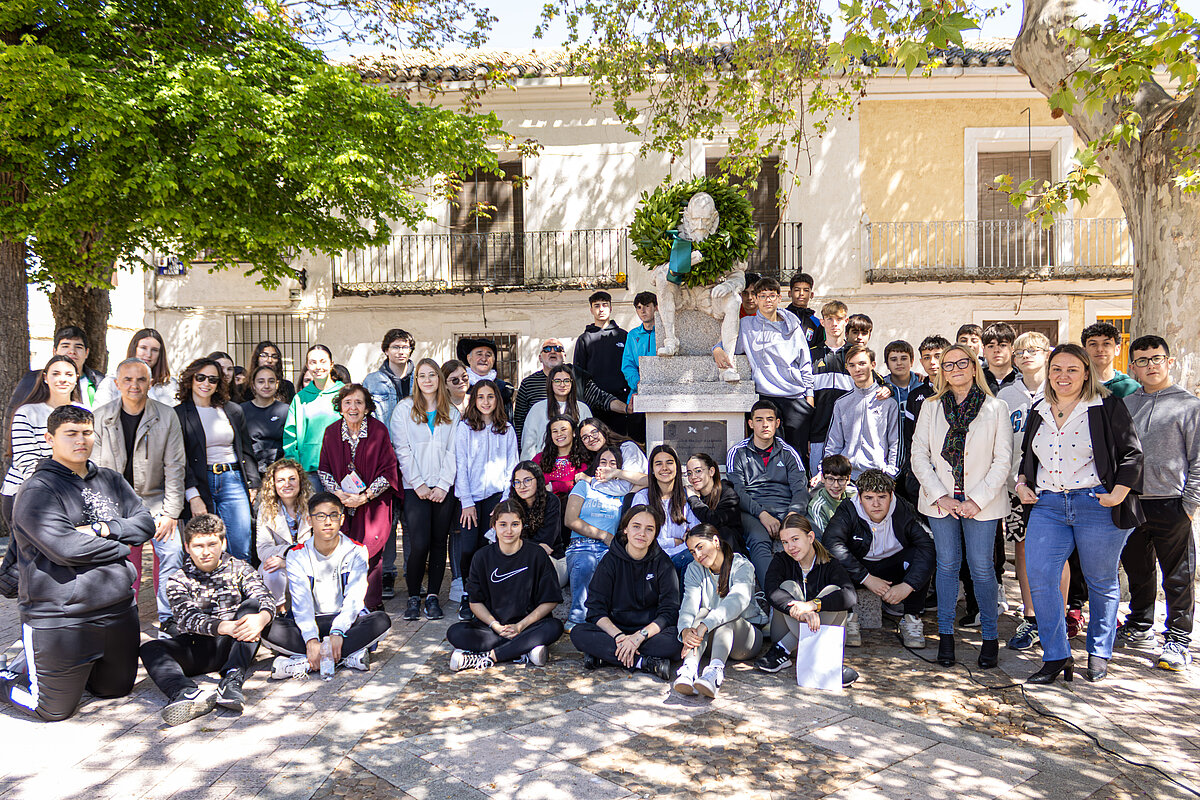 Argamasilla de Alba conmemora el Día del Libro con un homenaje cervantino protagonizado por ‘Los Académicos de la Argamasilla’ y estudiantes del IES Vicente Cano