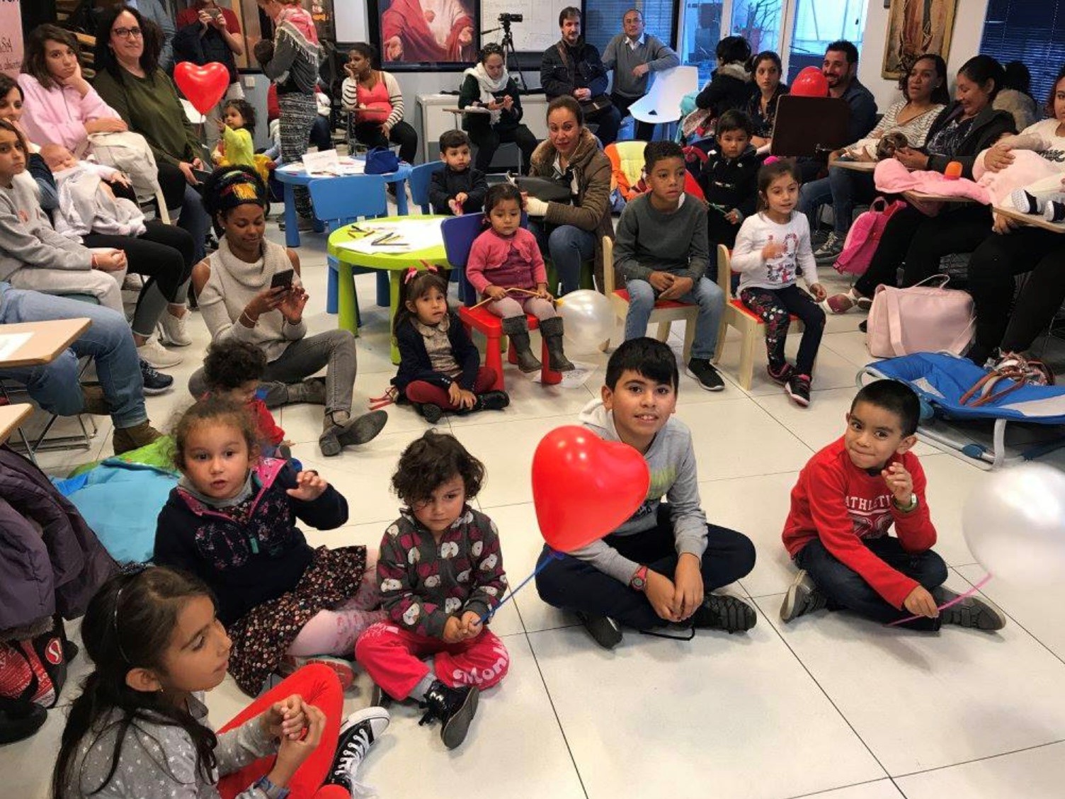 Día Mundial del Libro y del Derecho de Autor: El libro nutre y madura Mentes Jóvenes con Palabras e Imágenes