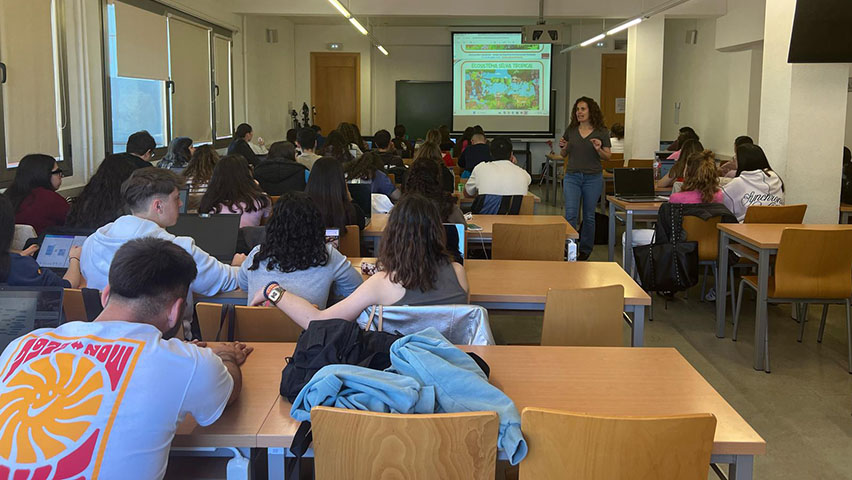 La Facultad de Educación del Campus de Ciudad Real y Área Demos acercan la participación democrática al aula
