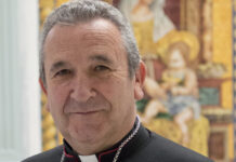 Dale, Señor el descanso eterno y brille para él la luz eterna