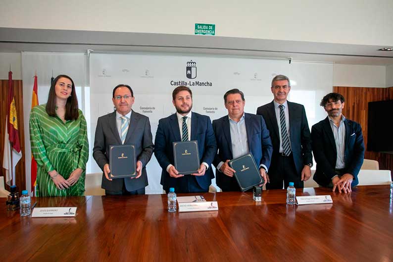 El Gobierno de CLM renueva el ASTRA de los municipios de Cobisa y Argés con una nueva parada en la Universidad de Castilla-La Mancha para estudiantes