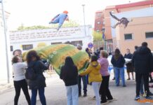 El Barrio Maternidad de Tomelloso celebra como es tradición el manteo del pelele