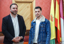 Navarro felicita a Pedro Alcolea por su título de Campeón de España Profesional de Kick Boxing