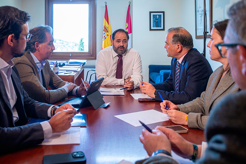 Núñez destaca el papel de los alcaldes ante el apagón histórico