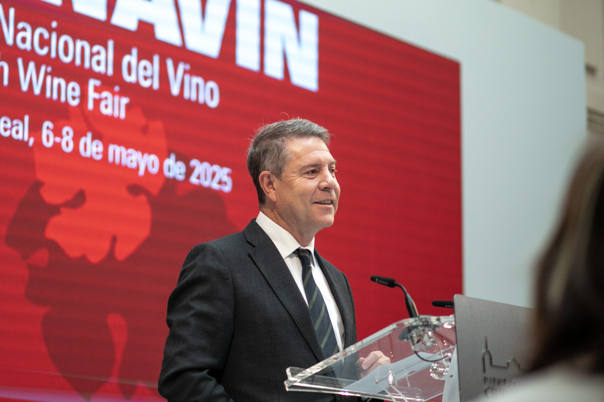 García-Page avanza en la presentación de Fenavín la aprobación de 1,7 millones de euros en ayudas para facilitar la compra de viviendas a jóvenes menores de 35 años