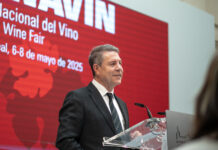 García-Page avanza en la presentación de Fenavín la aprobación de 1,7 millones de euros en ayudas para facilitar la compra de viviendas a jóvenes menores de 35 años