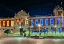 Iluminado el Palacio Provincial con los colores del Vaticano en memoria del Papa Francisco