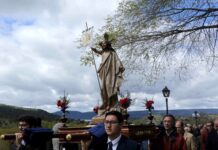 Pareja celebra una Semana Santa participativa, con tradición, cultura y deporte como protagonistas