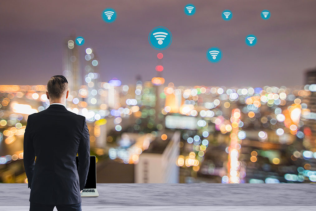 La Policía Nacional recomienda el uso racional de wifis públicas y códigos QR para no poner en riesgo nuestra ciberseguridad estas vacaciones