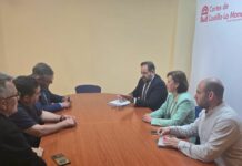 Los trabajadores del transporte sanitario de CLM trasladan a los grupos parlamentarios del PSOE y PP sus reivindicaciones