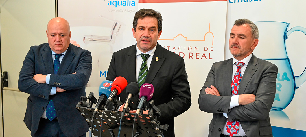 Valverde pone en valor la labor realizada por la directora saliente del Diario Lanza y atribuye este cambio al pacto con Vox