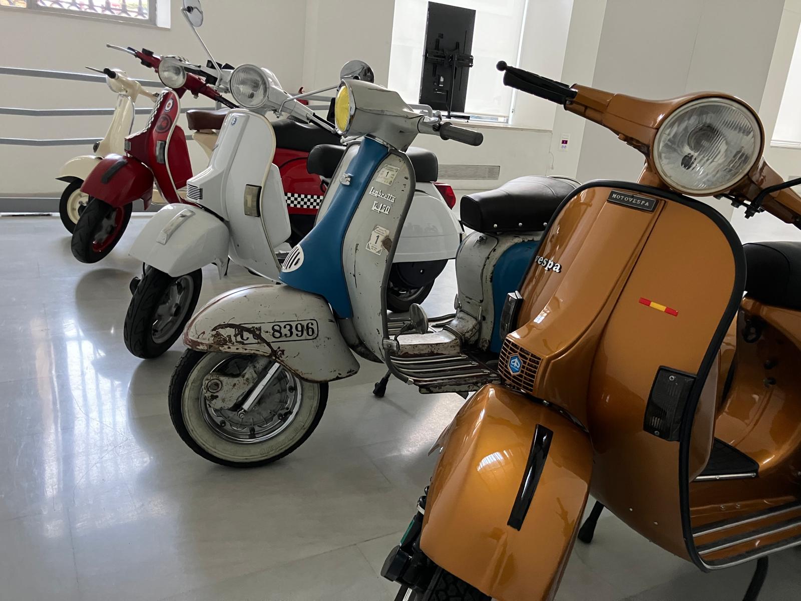 El Club Vespa Cuenca celebra su décimo aniversario de su refundación con una exposición de Vespas y Lambrettas en la Sala Iberia