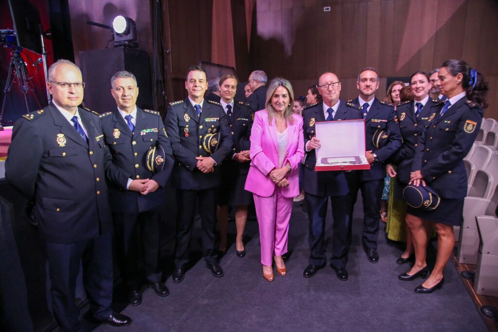 Milagros Tolón a los premiados en el acto institucional del Día de la Región: “Marcáis nuestro camino, sois un orgullo para esta tierra” 5 Dia Region06