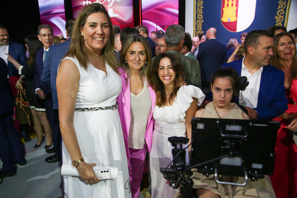 Milagros Tolón a los premiados en el acto institucional del Día de la Región: “Marcáis nuestro camino, sois un orgullo para esta tierra” 6 Dia Region07