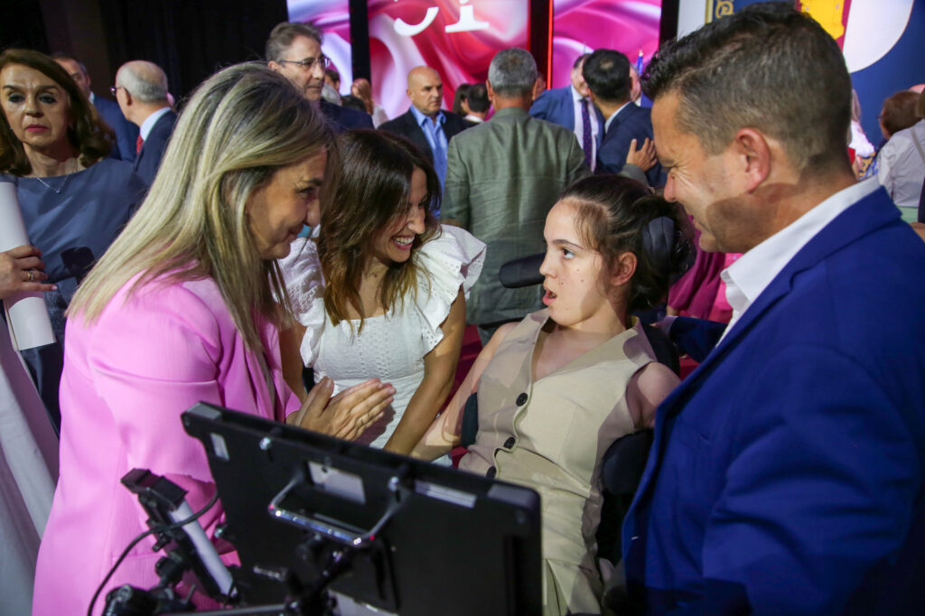 Milagros Tolón a los premiados en el acto institucional del Día de la Región: “Marcáis nuestro camino, sois un orgullo para esta tierra” 7 Dia Region08