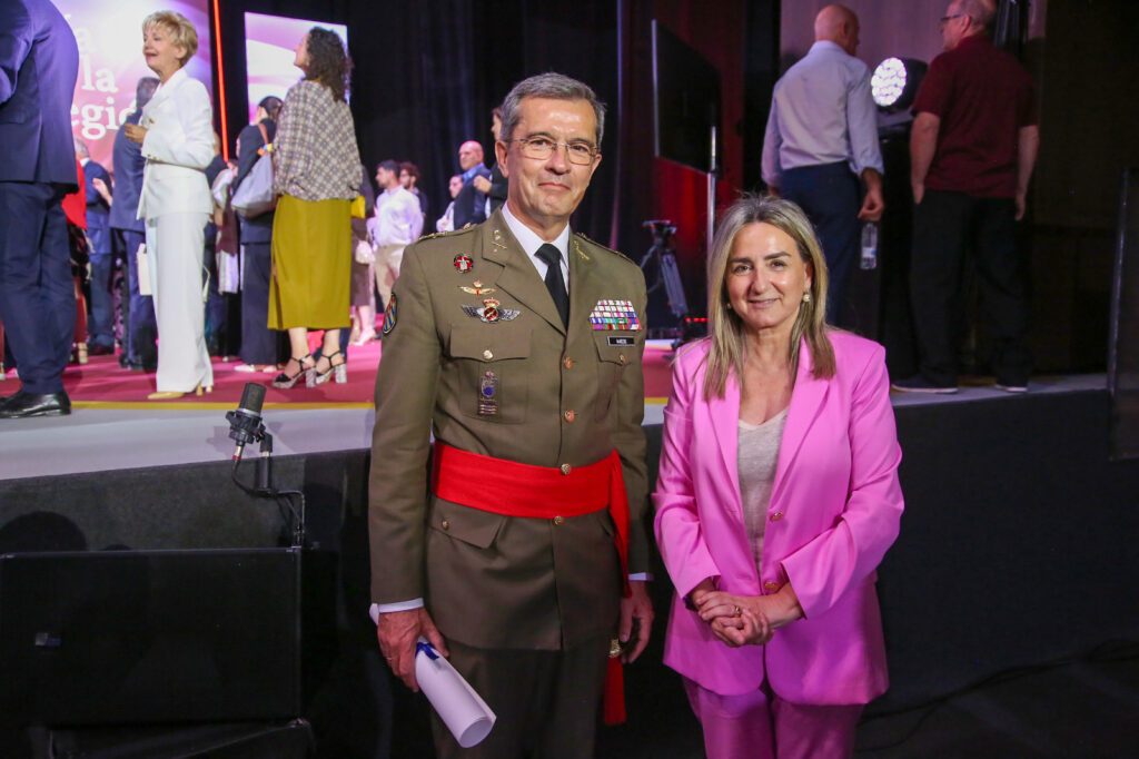 Milagros Tolón a los premiados en el acto institucional del Día de la Región: “Marcáis nuestro camino, sois un orgullo para esta tierra” 8 Dia Region09