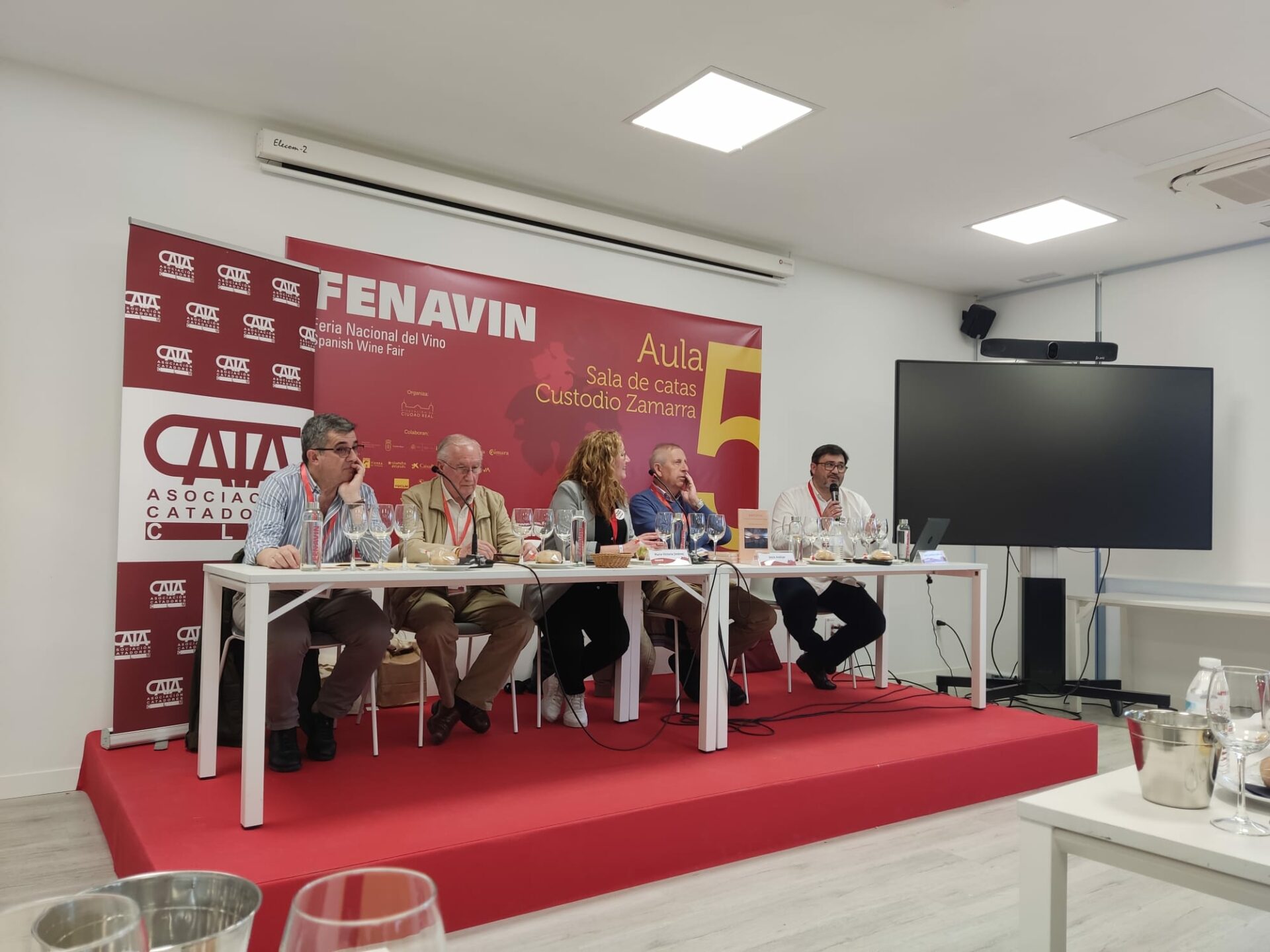 Intensa actividad de la Asociación Regional de Catadores de Castilla-La Mancha en el arranque de FENAVIN