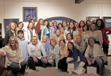 La exposición “Azul” del colectivo Arrakis abre sus puertas con un emotivo homenaje a este color y a la creatividad local
