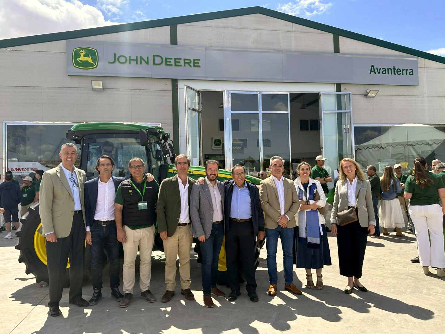 Avanterra (John Deere) inaugura en Iniesta un nuevo centro al servicio de los agricultores